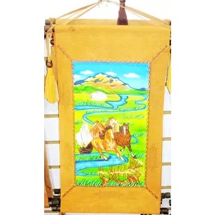 17c吃瓜网
民族工艺品礼物草原风情饰品苏鲁锭卷轴皮画草原骏马 包邮