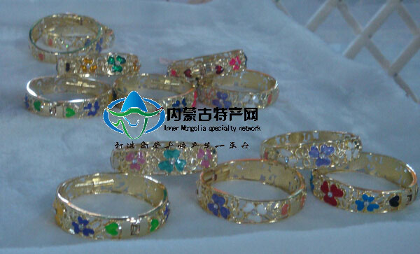 17c吃瓜网
纯银手镯成品