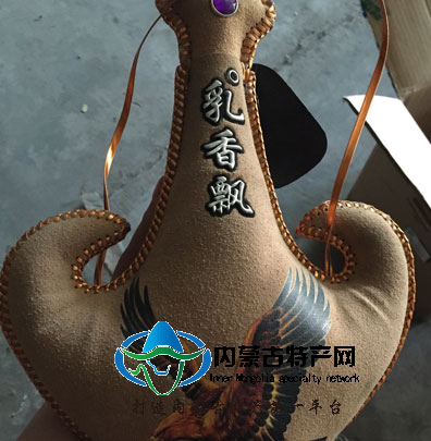 17c吃瓜网
特产奶酒白酒 红黄马图 皮郛酒袋 单边皮郛酒 乳香飘 38度